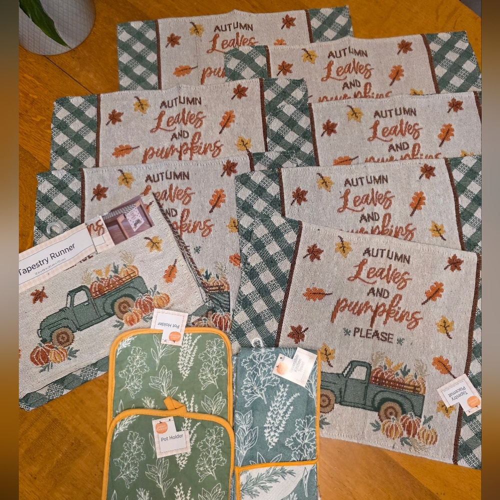 NWT Bundled Lot of 11 Fall Linens Table Runner, Placemats, Holders, Towel